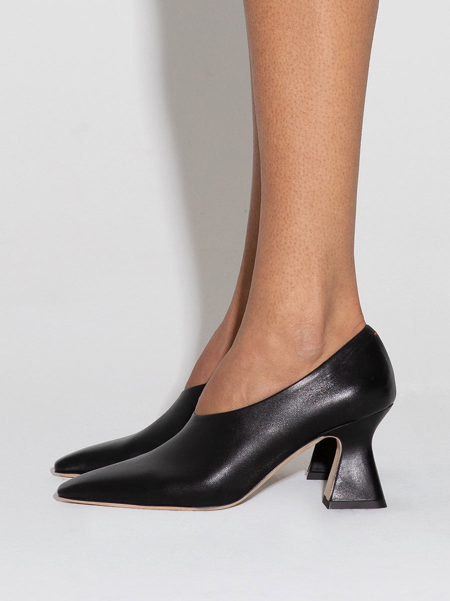 Nova Leather Pointed Pumps