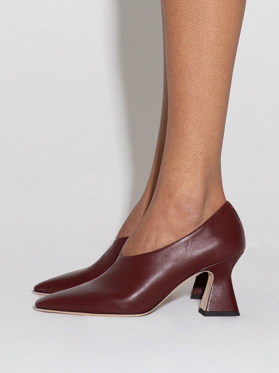 Nova Leather Pointed Pumps