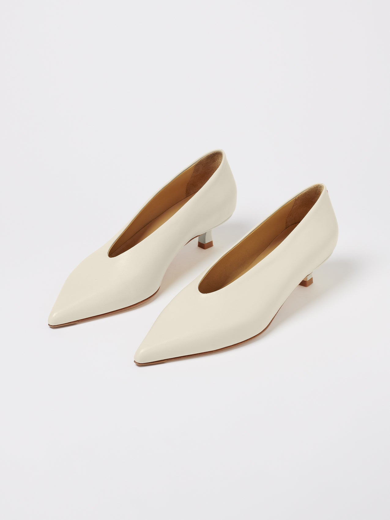 Aeyde | CLARA Creamy Pointed Toe Pump